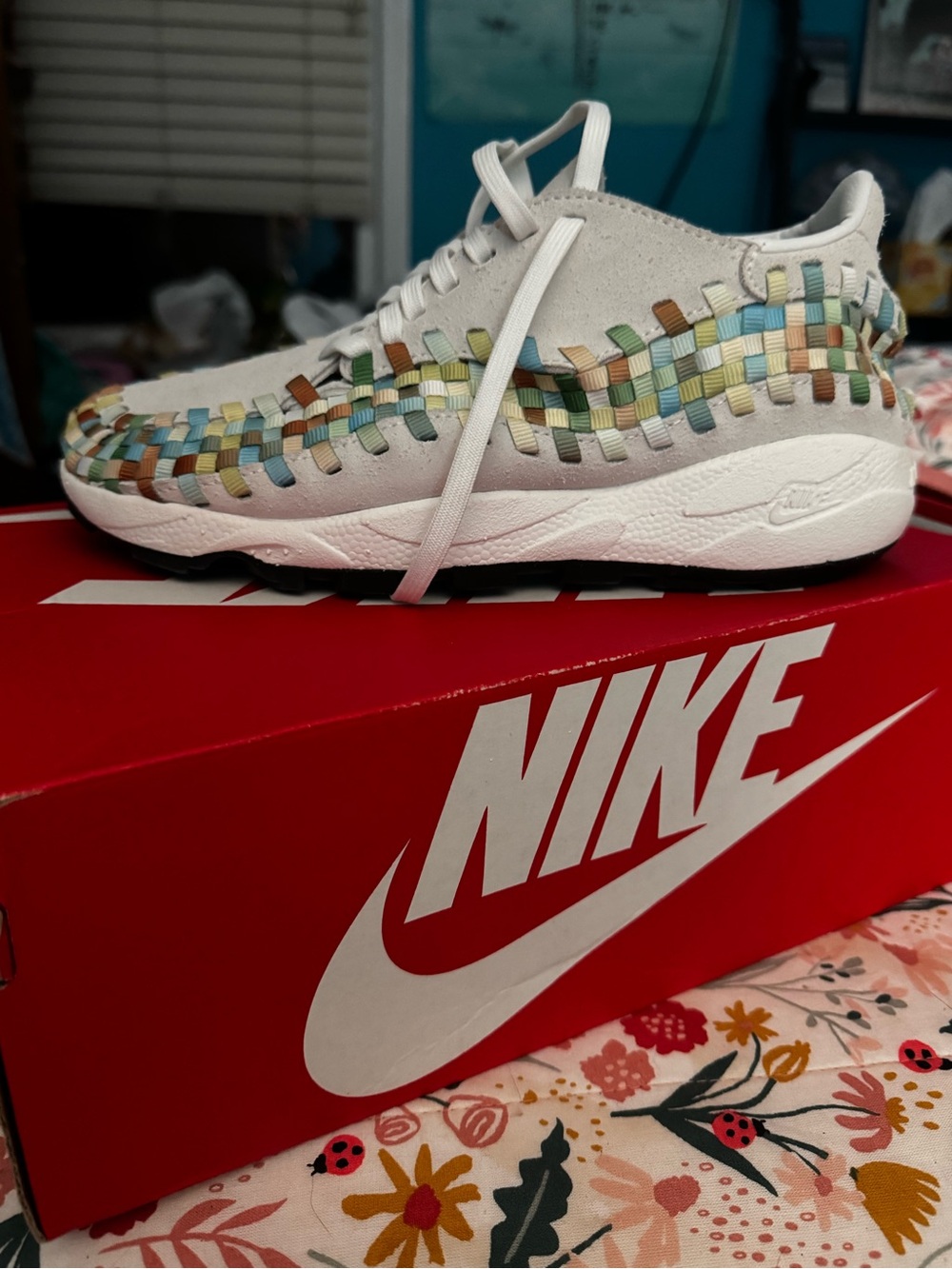 NIB Nike White Woven Multicolor Athletic Sneakers